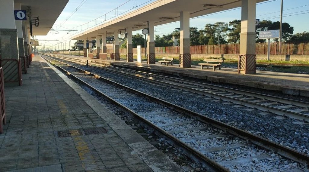 Tenta di aggredire una ragazza nella stazione di Cerignola. A Trinitapoli molestata donna in treno