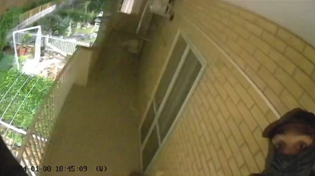 VIDEO | Furto in appartamento a Cerignola, ma i malviventi vengono ripresi dalle telecamere 