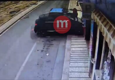 VIDEO | Spaventoso incidente a Cerignola: auto travolge pedoni e veicoli